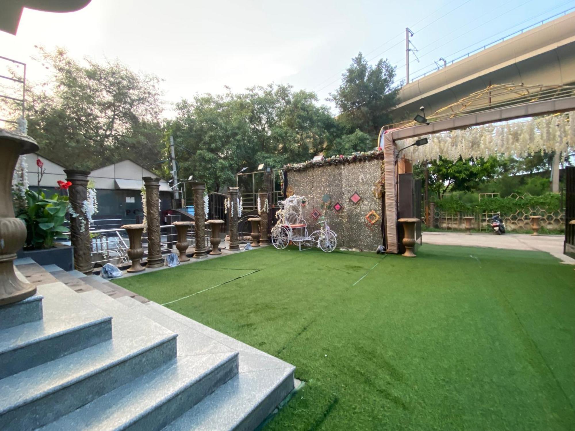 Hotel Lagoona And Banquet Hall New Delhi Exterior photo
