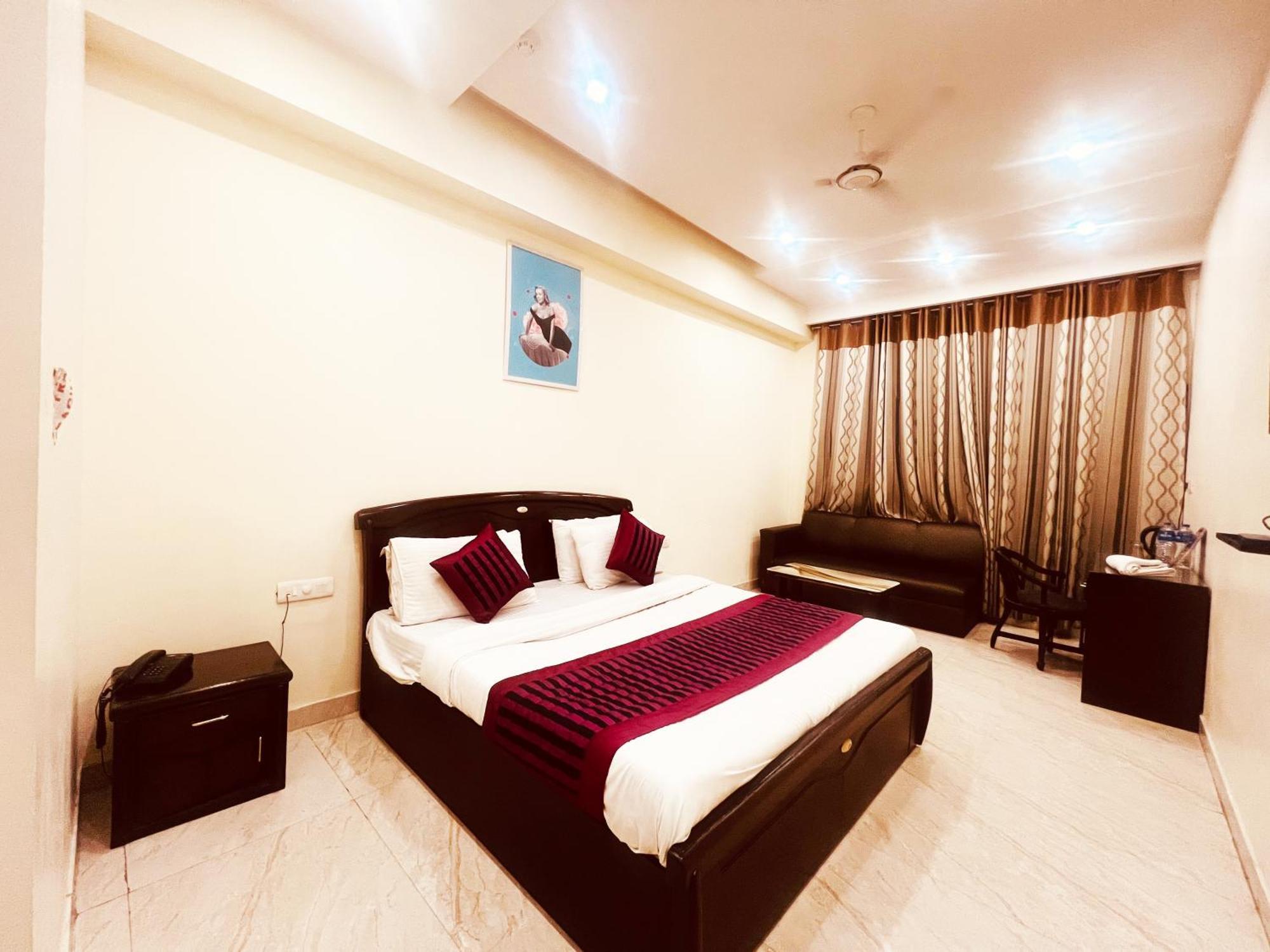 Hotel Lagoona And Banquet Hall New Delhi Exterior photo