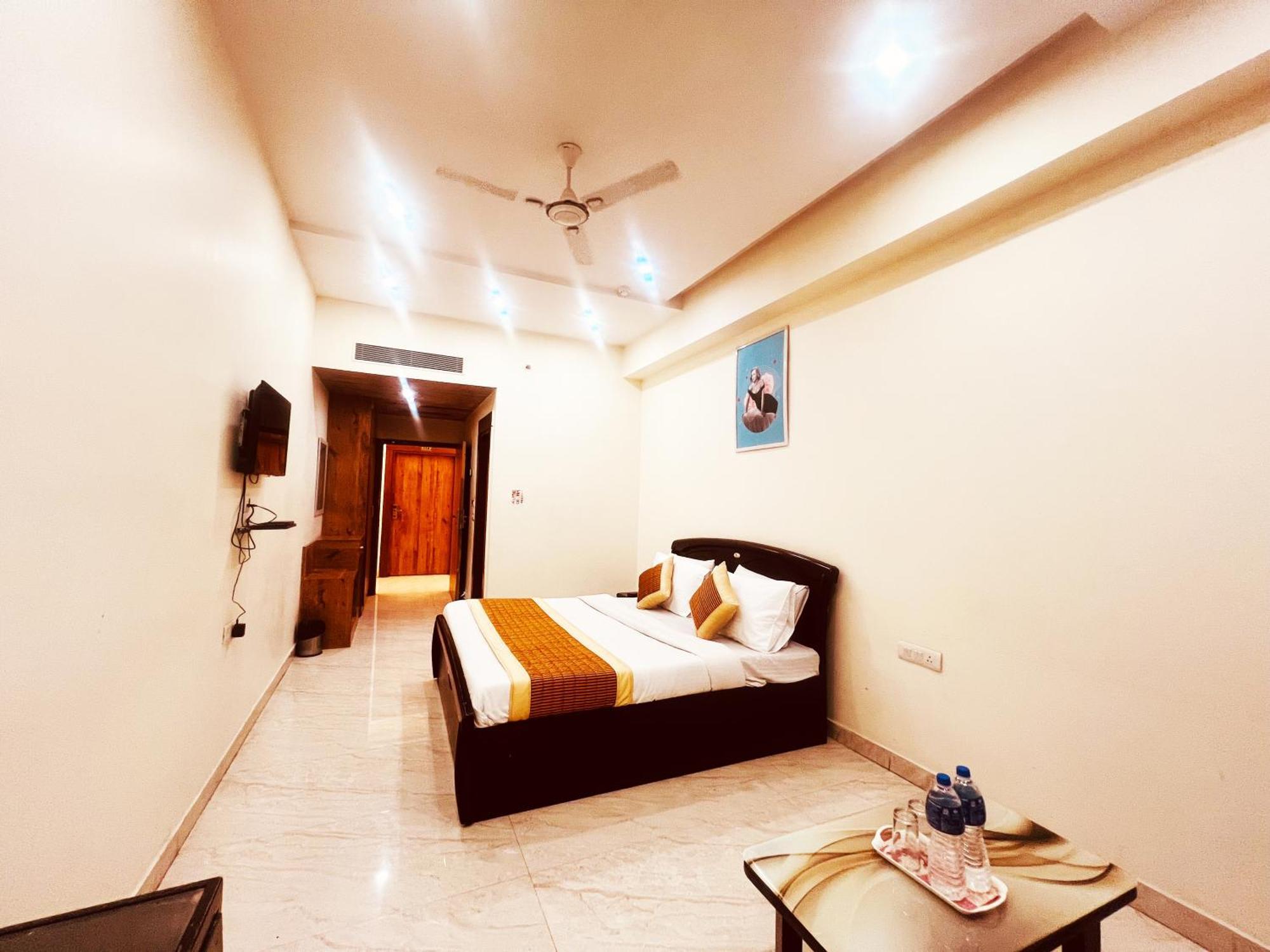 Hotel Lagoona And Banquet Hall New Delhi Exterior photo