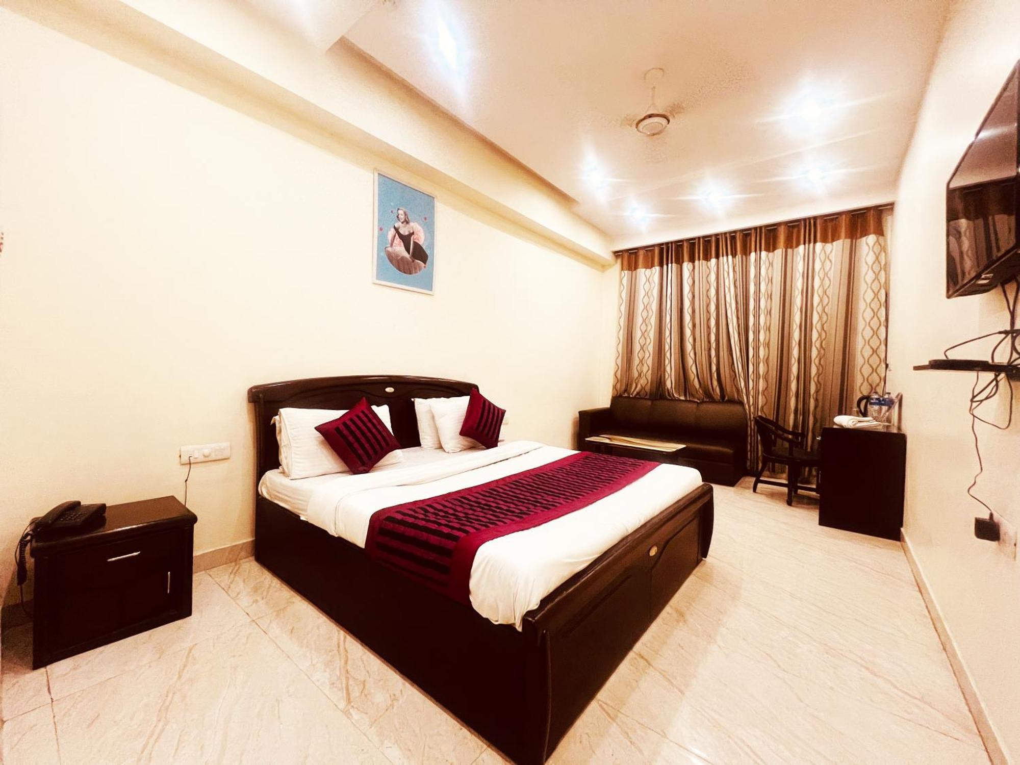 Hotel Lagoona And Banquet Hall New Delhi Exterior photo