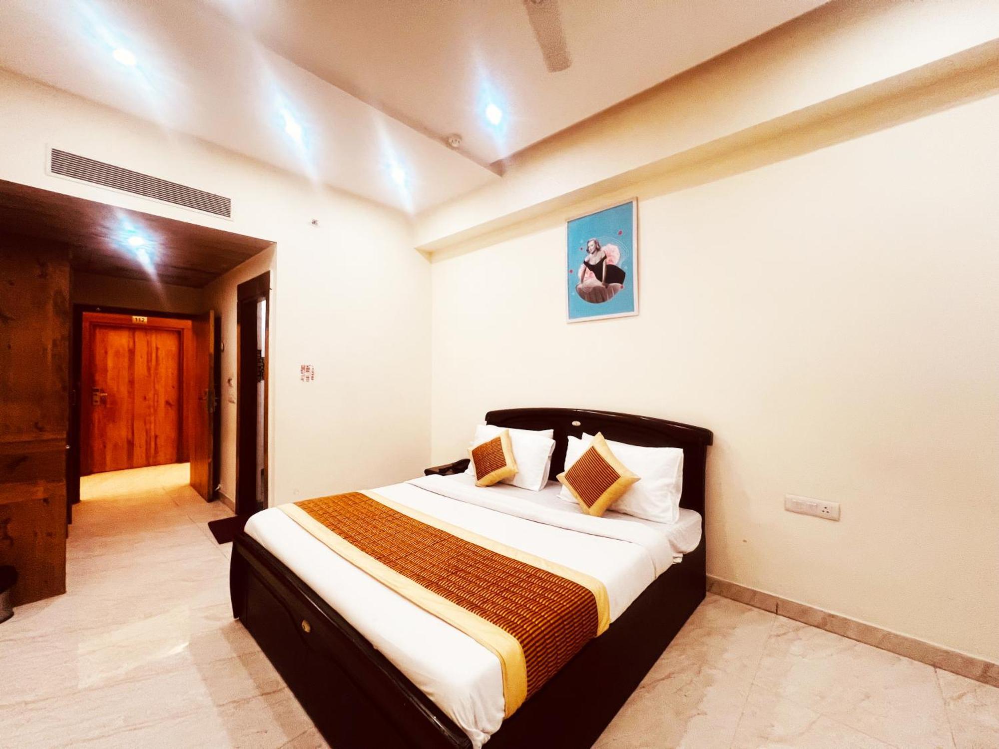 Hotel Lagoona And Banquet Hall New Delhi Exterior photo