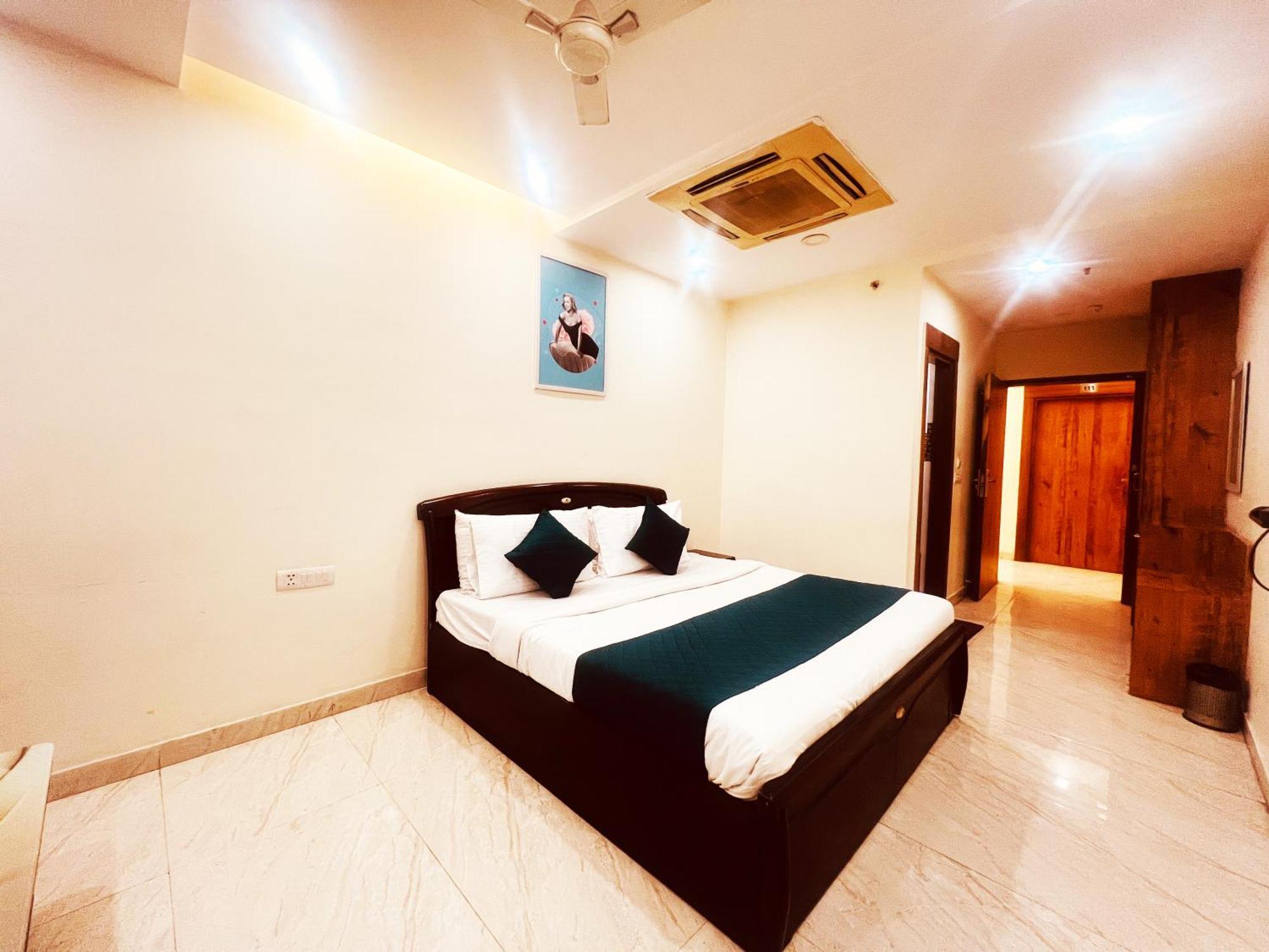 Hotel Lagoona And Banquet Hall New Delhi Exterior photo