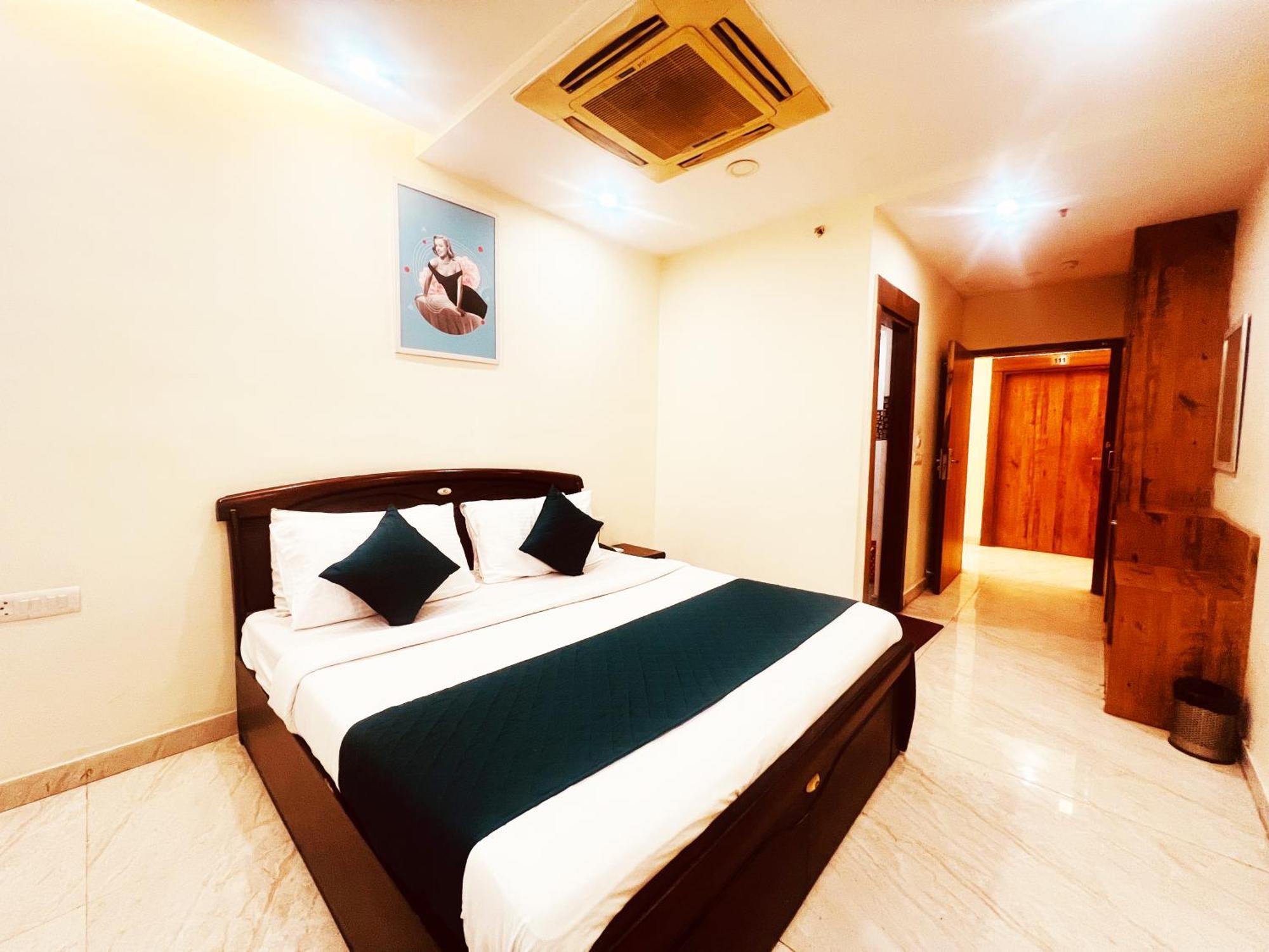 Hotel Lagoona And Banquet Hall New Delhi Exterior photo