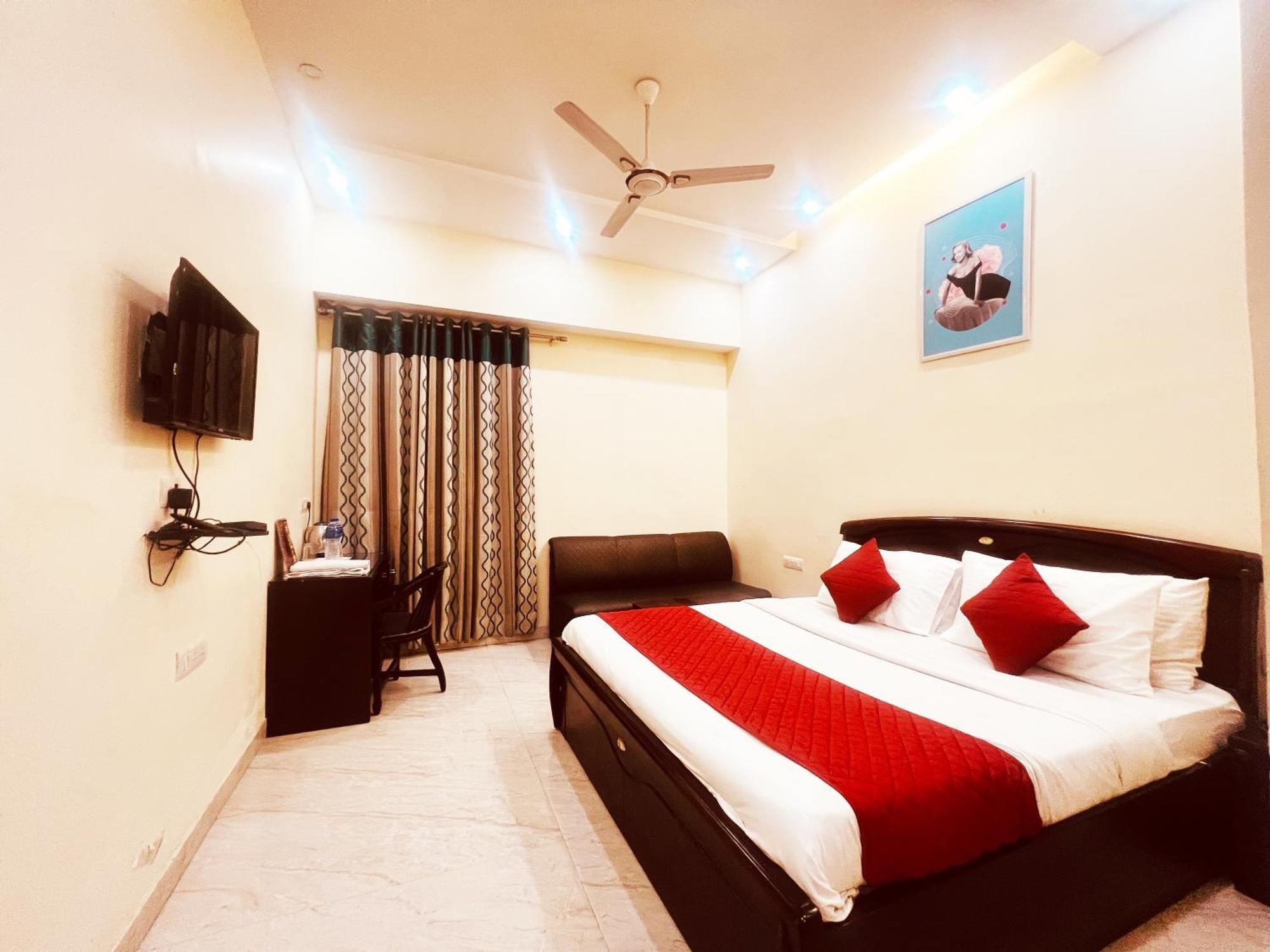 Hotel Lagoona And Banquet Hall New Delhi Exterior photo
