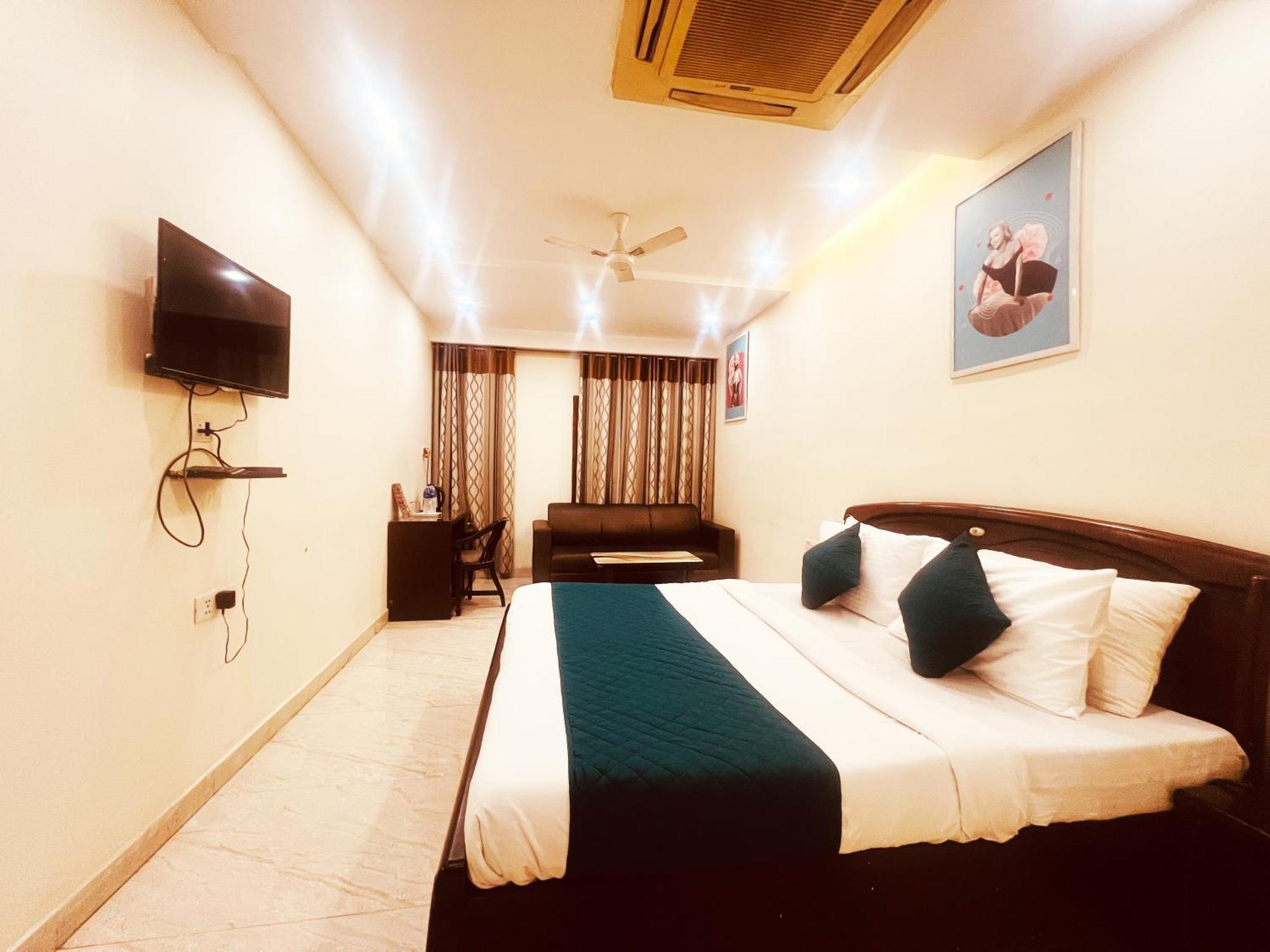 Hotel Lagoona And Banquet Hall New Delhi Exterior photo