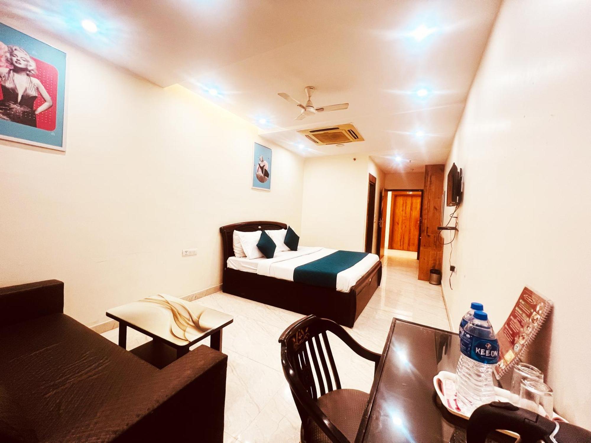 Hotel Lagoona And Banquet Hall New Delhi Exterior photo
