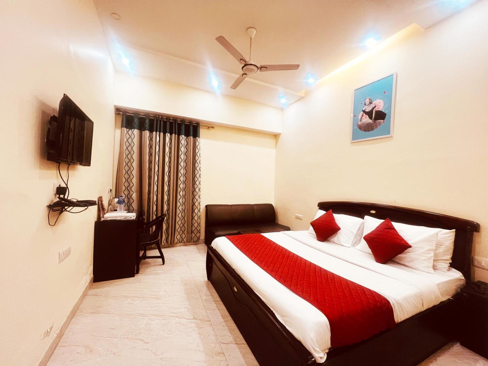 Hotel Lagoona And Banquet Hall New Delhi Exterior photo