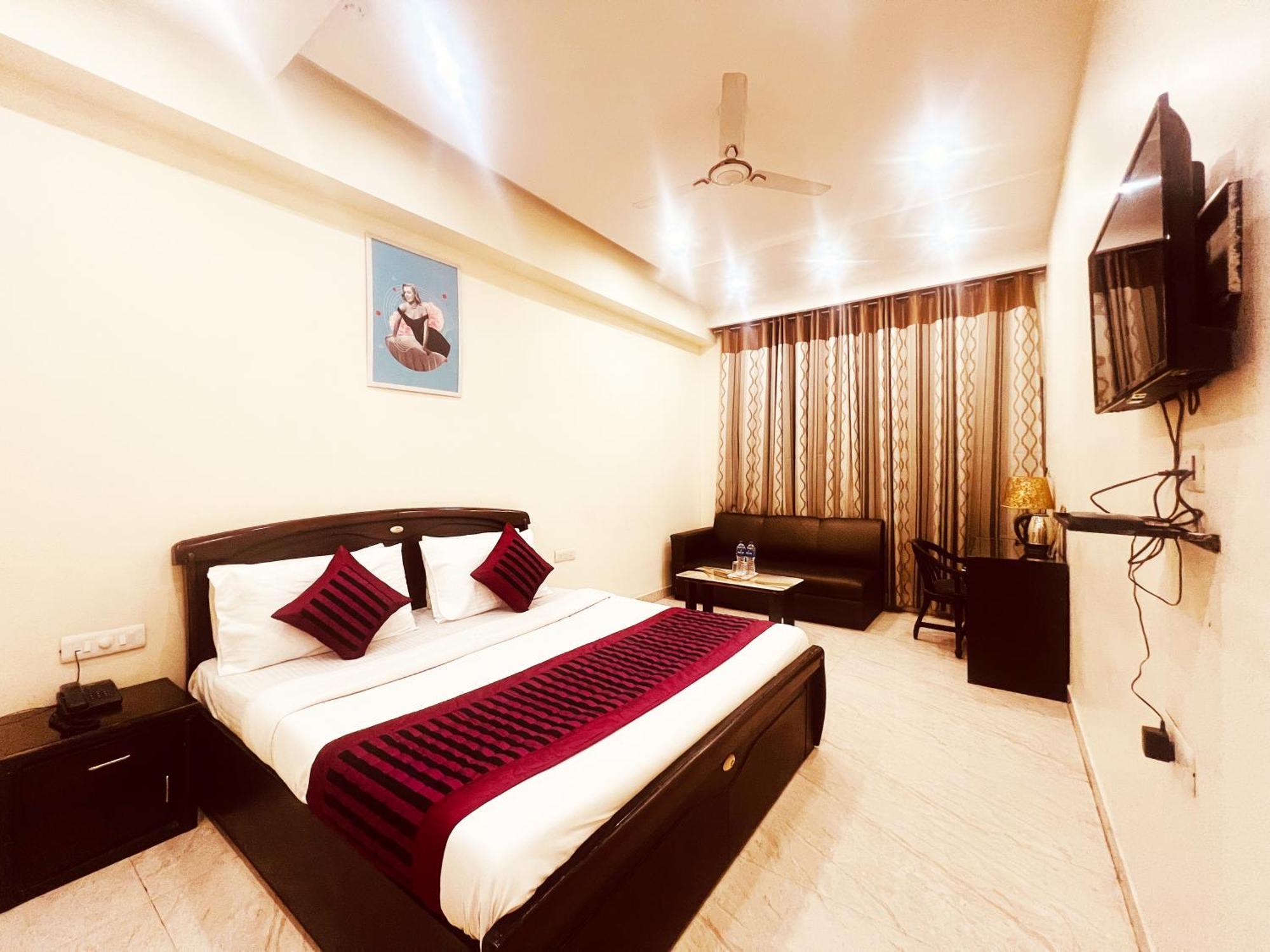 Hotel Lagoona And Banquet Hall New Delhi Exterior photo