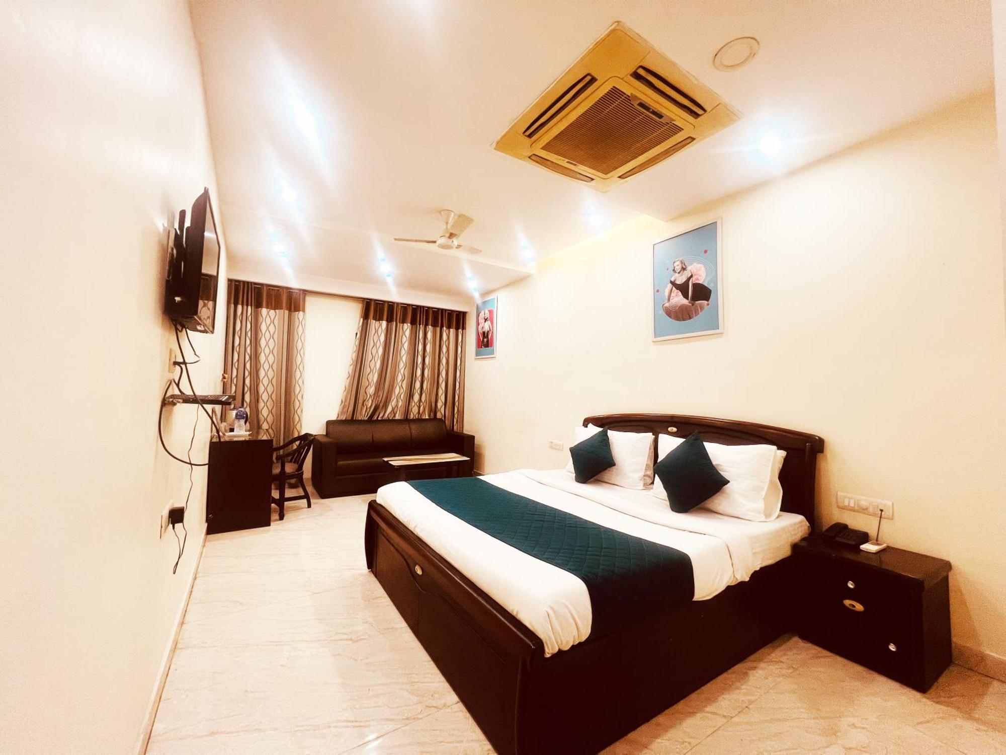 Hotel Lagoona And Banquet Hall New Delhi Exterior photo