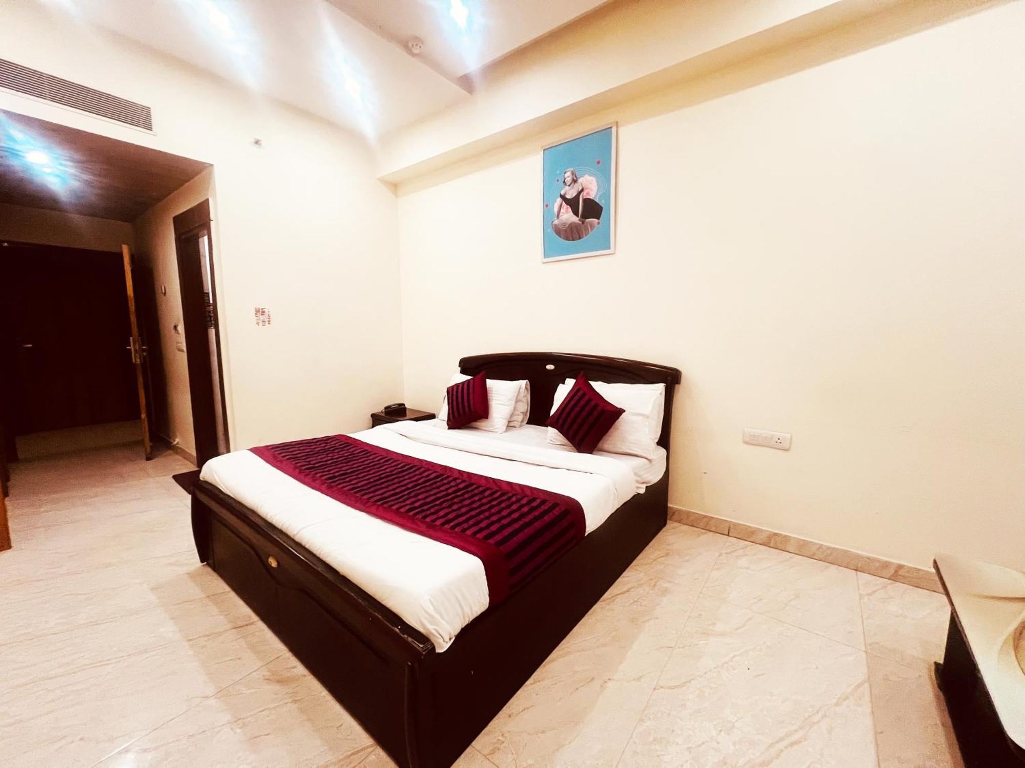Hotel Lagoona And Banquet Hall New Delhi Exterior photo